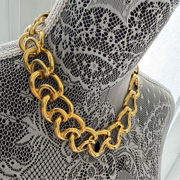 Vintage chunky Gold Chain Necklace - Picture 2 of 8